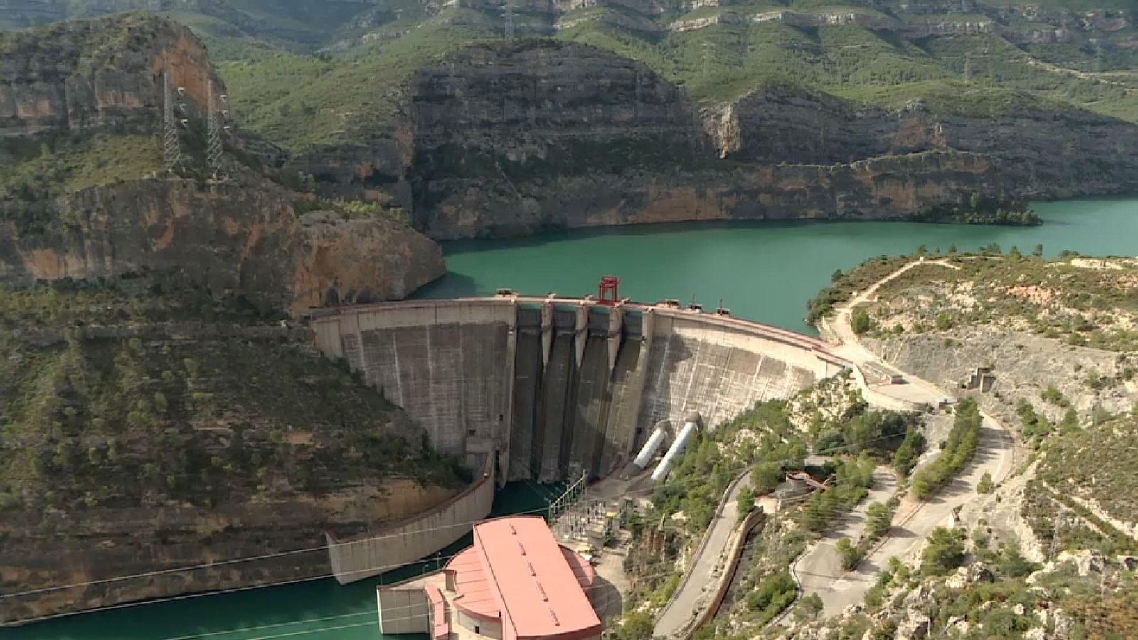 Embassaments del complexe hidroelèctric de Cortes-La Muela, a la Vall d'Aiora, que aprofita Iberdrola per a la producció energètica