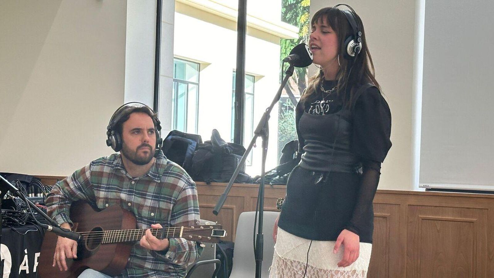 13.02.2025 | Música en directe amb Esther