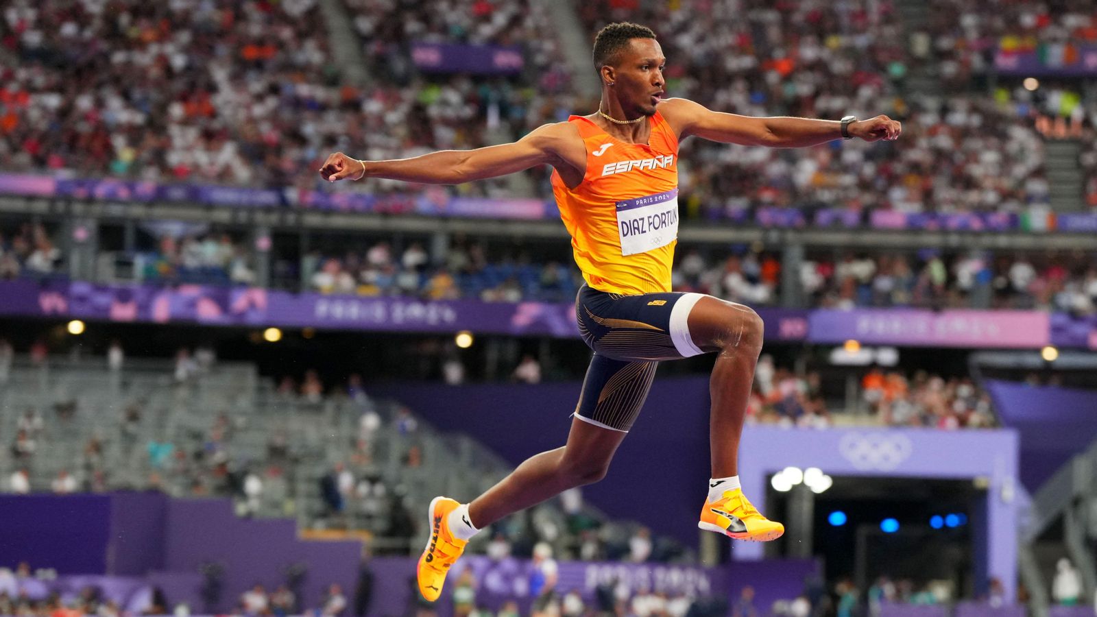 Jordan Díaz, en un dels salts