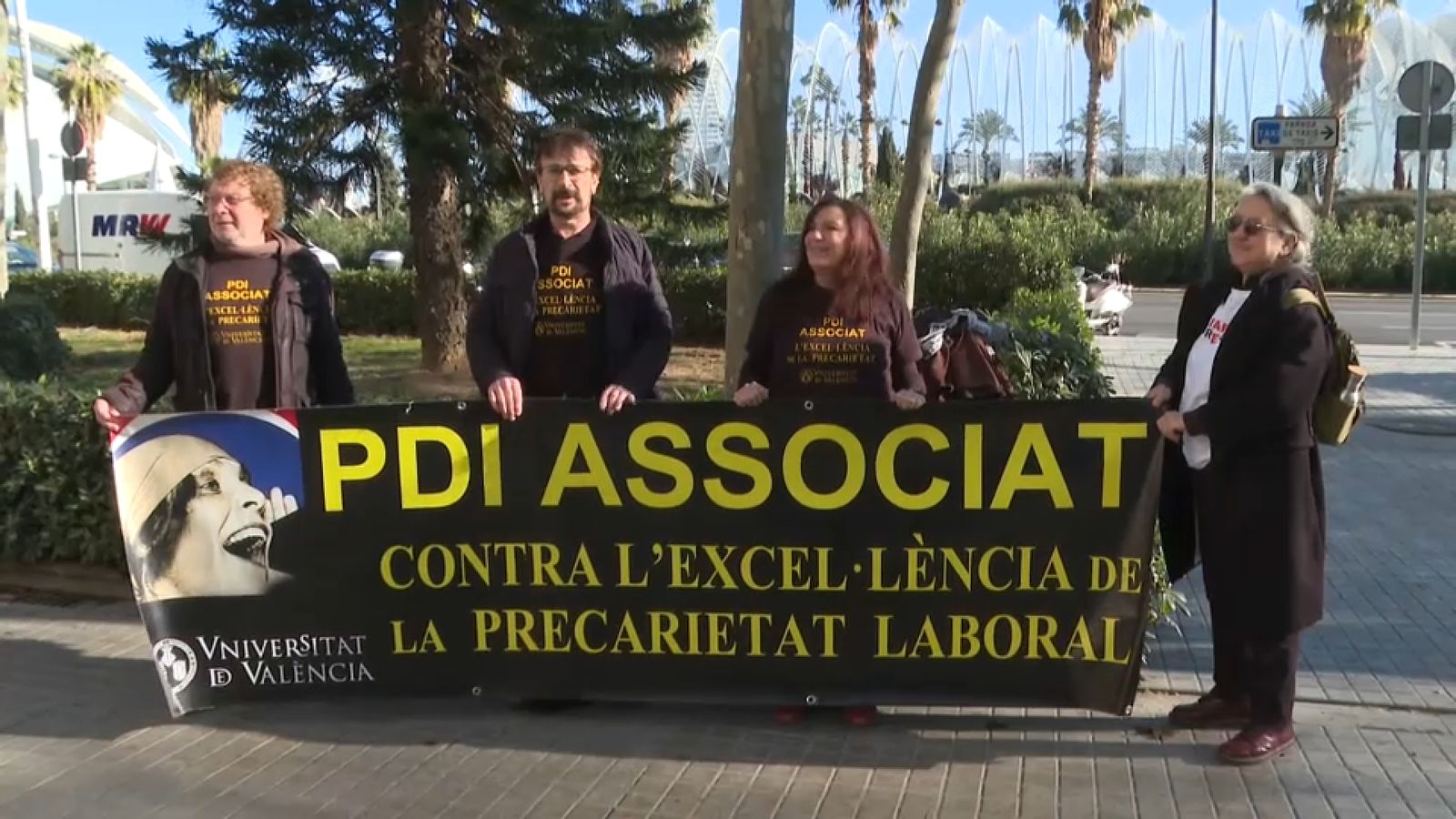 07.02.2024 | El professorat associat de la Universitat de València acudeix a la vista oral per la demanda per discriminació laboral