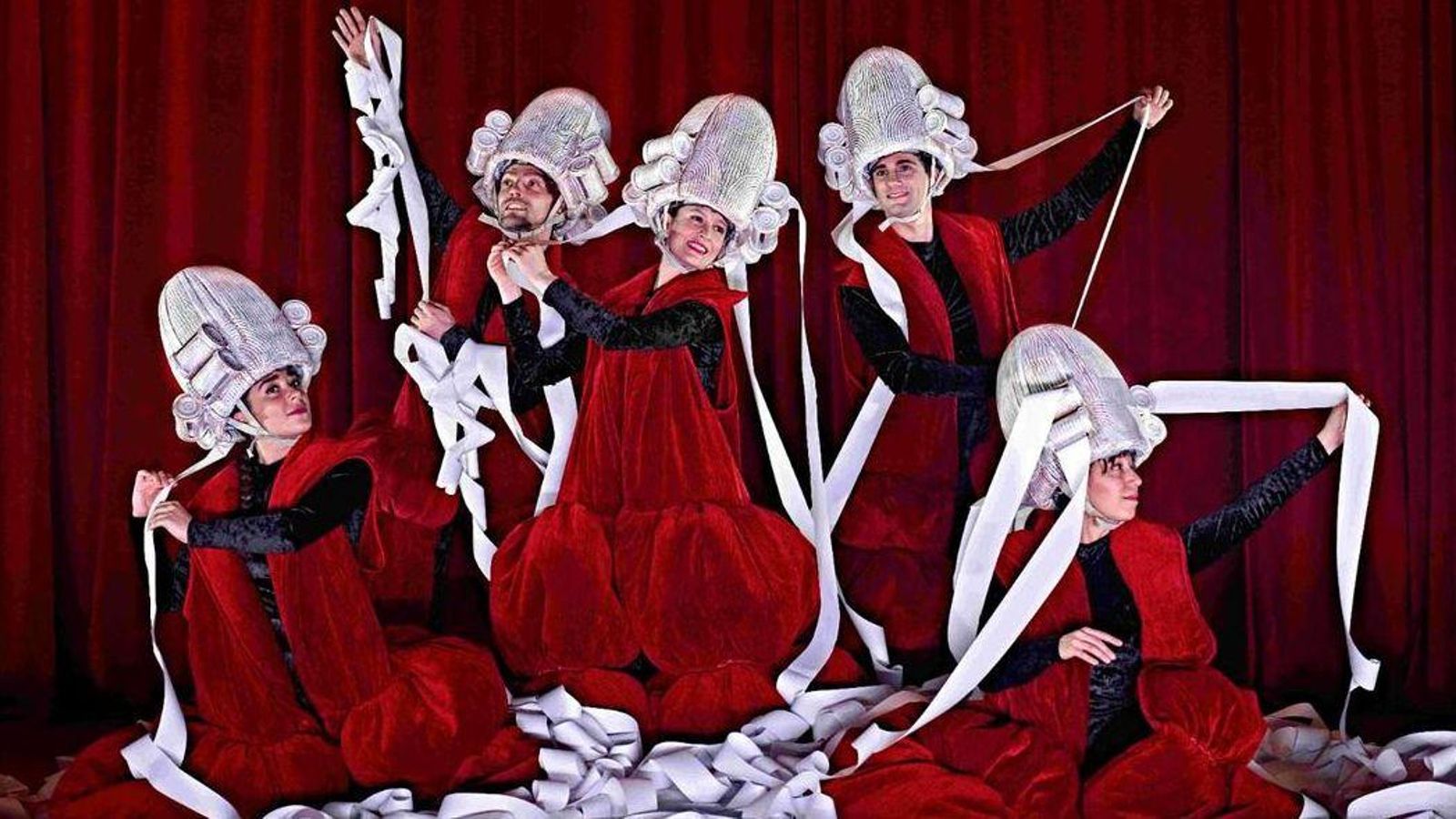 Mitja dotzena de ballarins es desplegaran en l'escenari en l'espectacle 'Va de Bach' per a mostrar als més menuts el llegat del compositor alemany