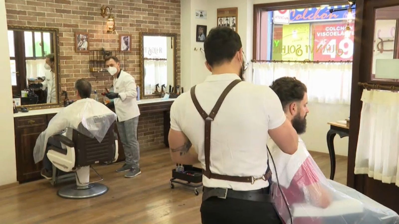 VÍDEO | Les perruqueries demanen la baixada de l'IVA per salvar els negocis