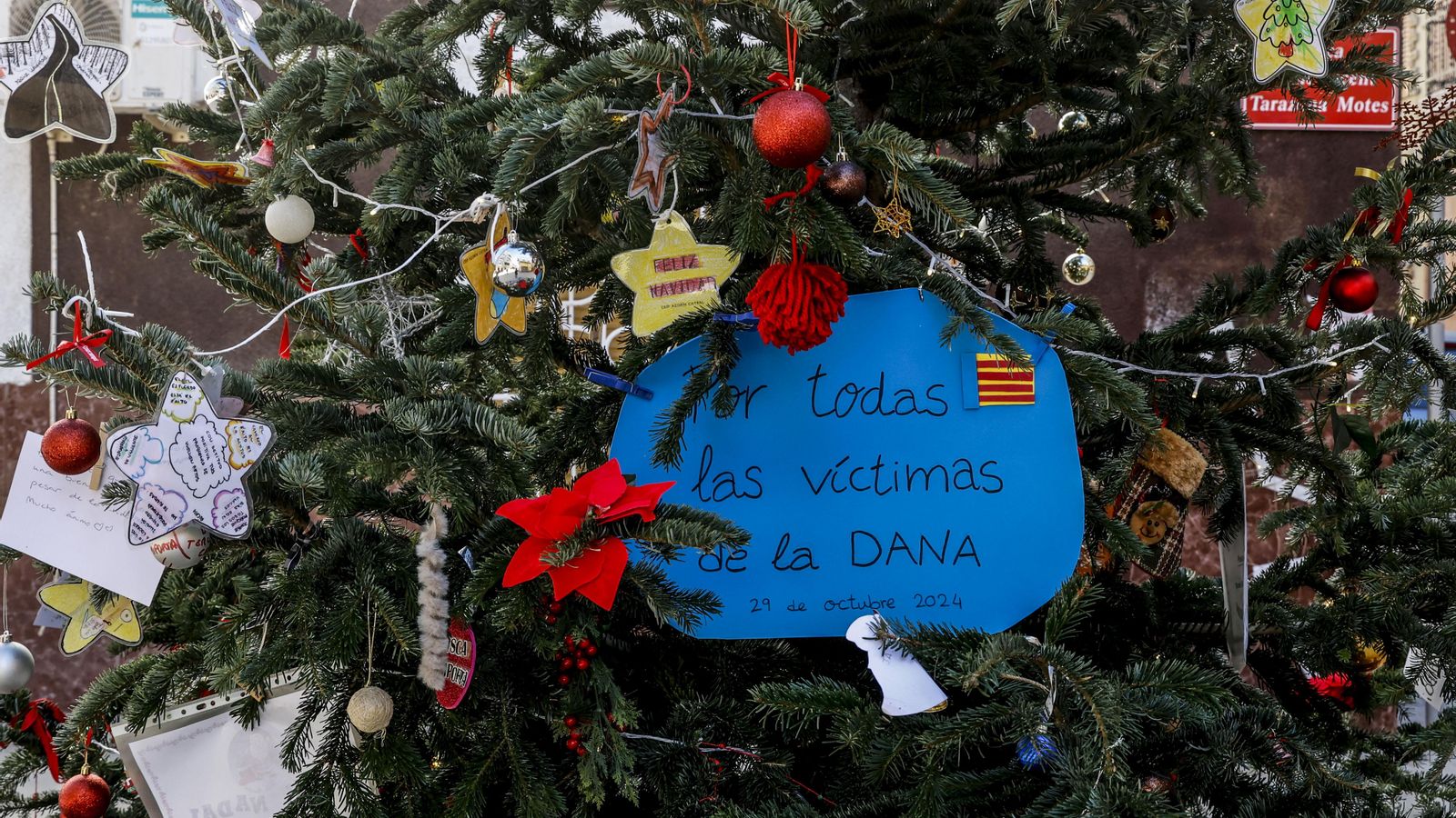 Decoracions de Nadal a Paiporta, una de les poblacions més afectades per la dana.