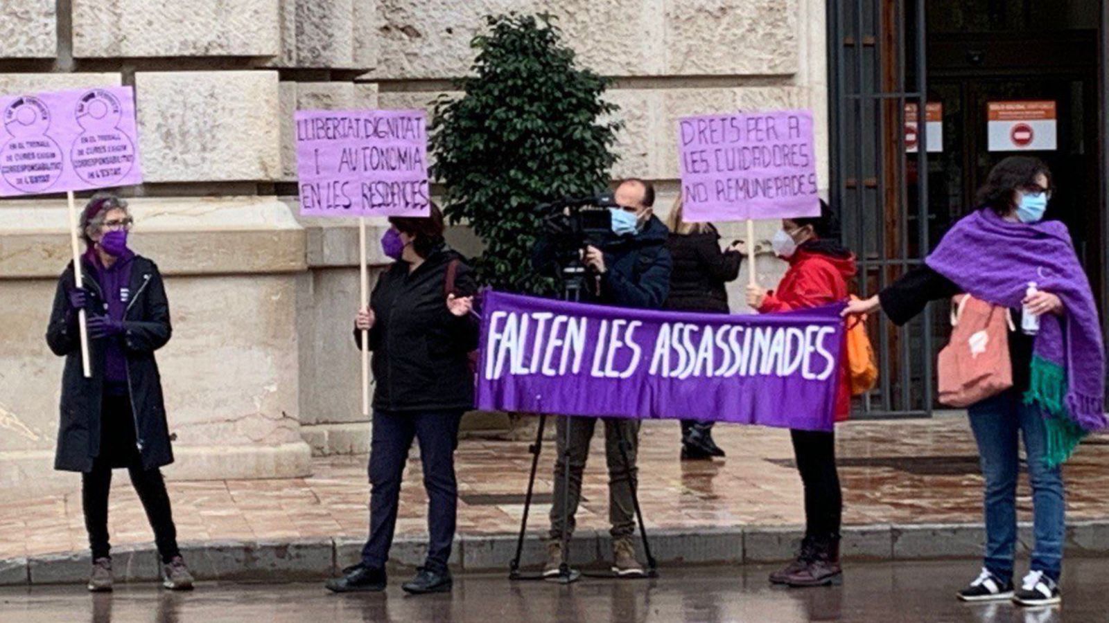 Les associacions feministes han convocat mig centenar de concentracions per tot el territori