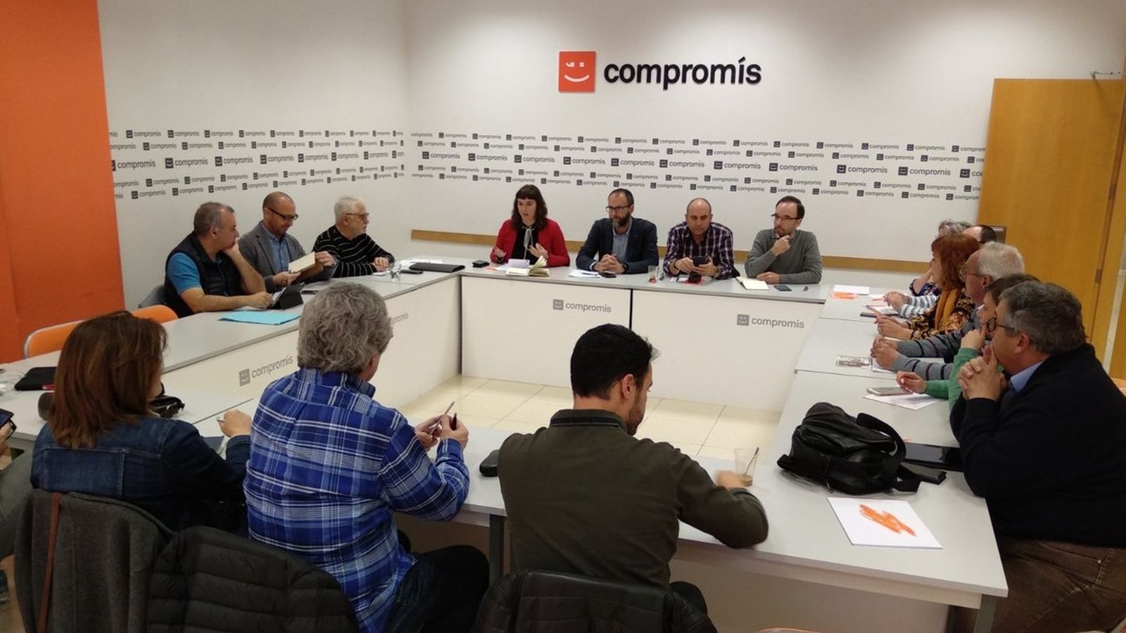 En la reunió, que s’ha fet a la seu de Compromís a València, han participat membres de diferents partits d'Espanya
