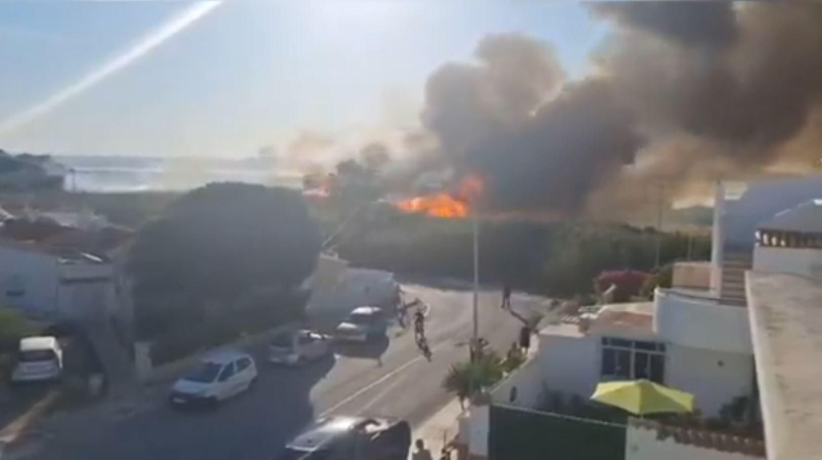 Imatge de l'incendi registrat a les Salines de Torrevieja