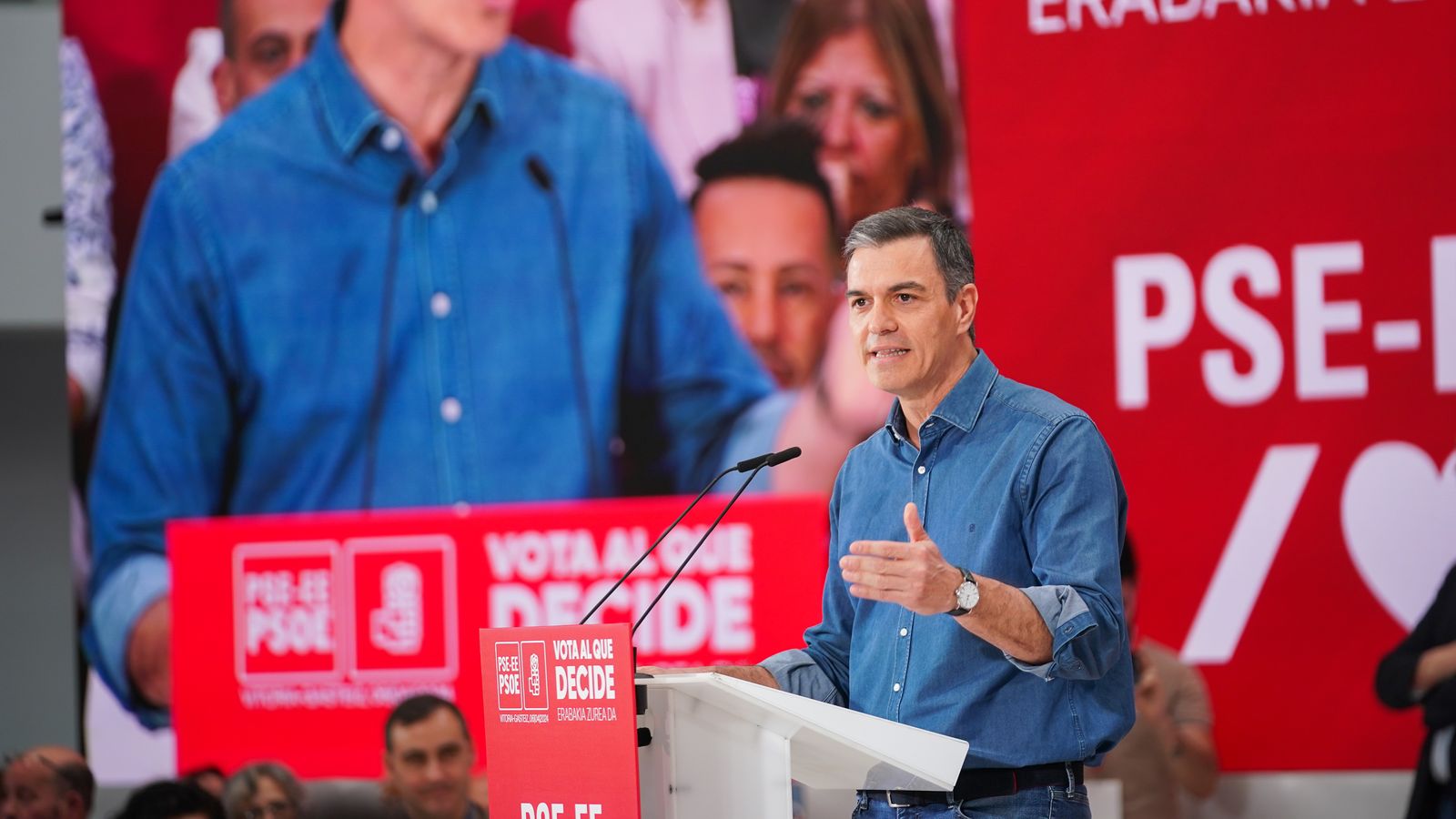 El president del govern espanyol, Pedro Sánchez, intervé en el primer acte de campanya de les eleccions basques del 21 d'abril