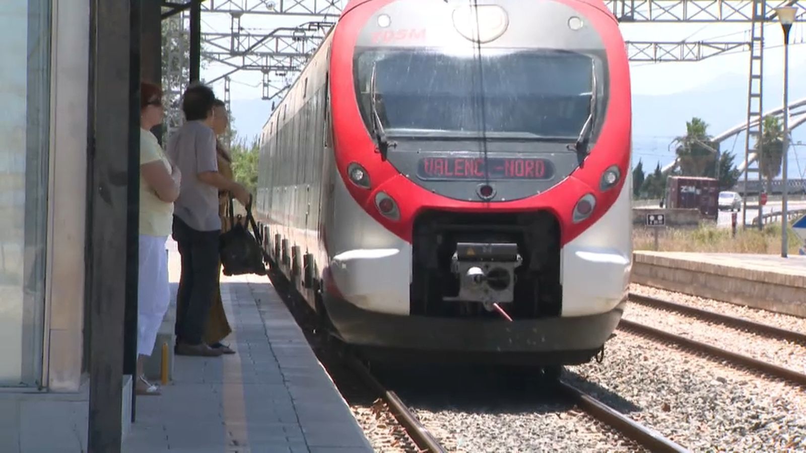 El Consell demana a Foment que inicie el traspàs del servei de rodalia