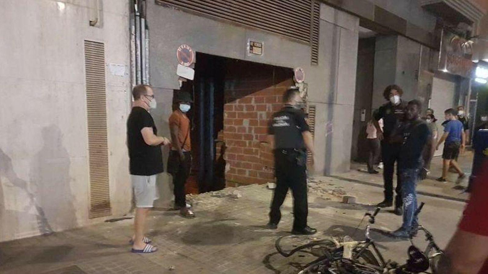 Façana del número 93 de l'avinguda de Burjassot on es va produir l'accident