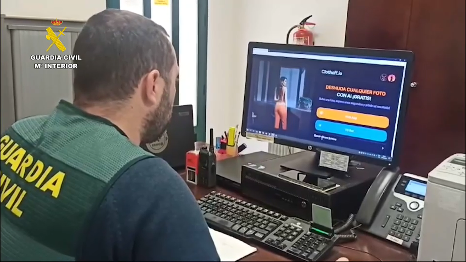 AI per a modificar fotografies de dones i deixar-les nues
