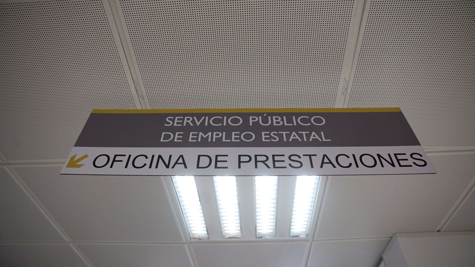 Una cartell en una oficina de prestacions del SEPE