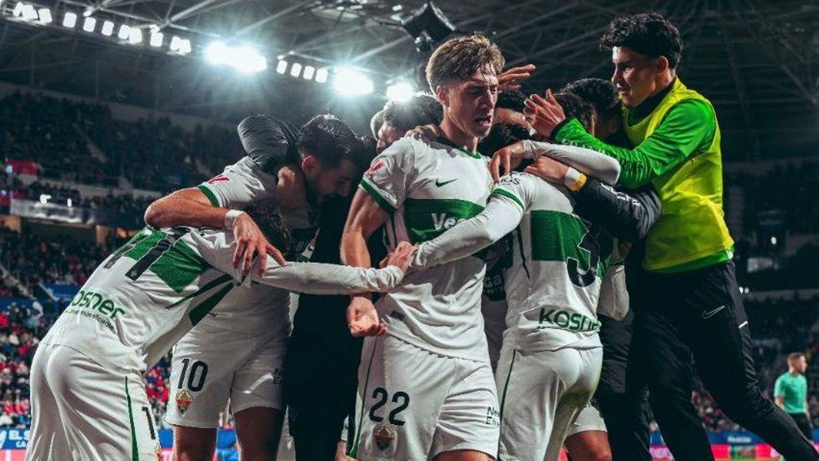 Els jugadors de l'Elx celebren un gol