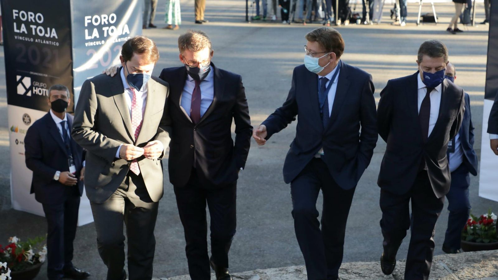 El cap del Consell, Ximo Puig, arriba al Forum La Toja acompanyat dels presidents de Galícia, Castella la Manxa i Castella i Lleó