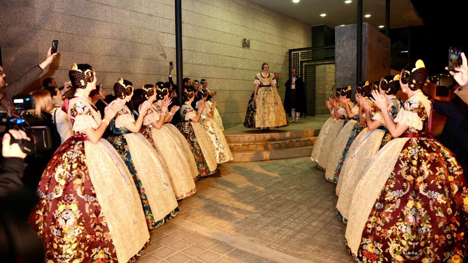 Laura Mengó vestida de negre atzabeja