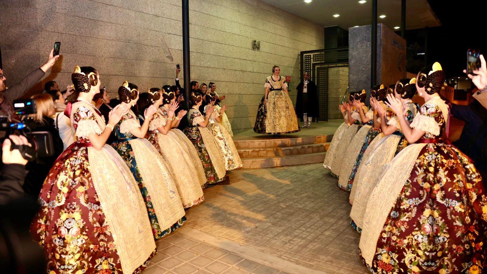 Laura Mengó vestida de negre atzabeja