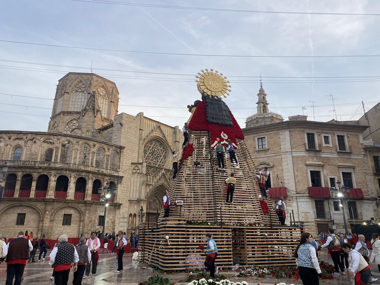 Mantell de la Mare de Déu dels Desemparats en la primera jornada de l'Ofrena