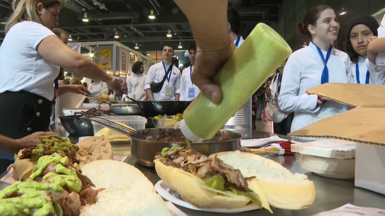 Preparació d'un entrepà a la Fira