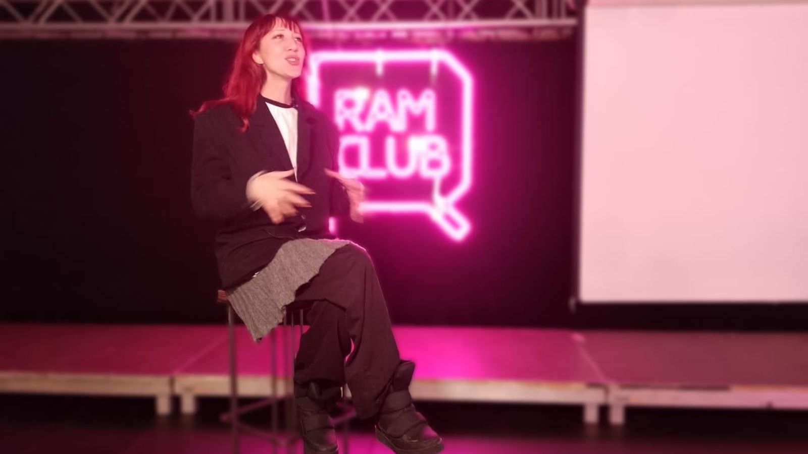 L'artista Sandra Monfort presenta el seu nou disc, 'La mona de nit', a La Rambleta de València