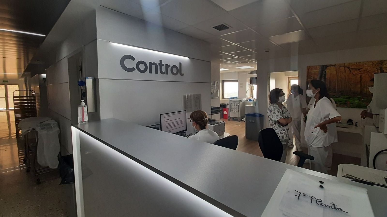 L'arrestat, a qui van atendre dues vegades en l'hospital General d'Elx, es va mostrar violent amb el personal del centre