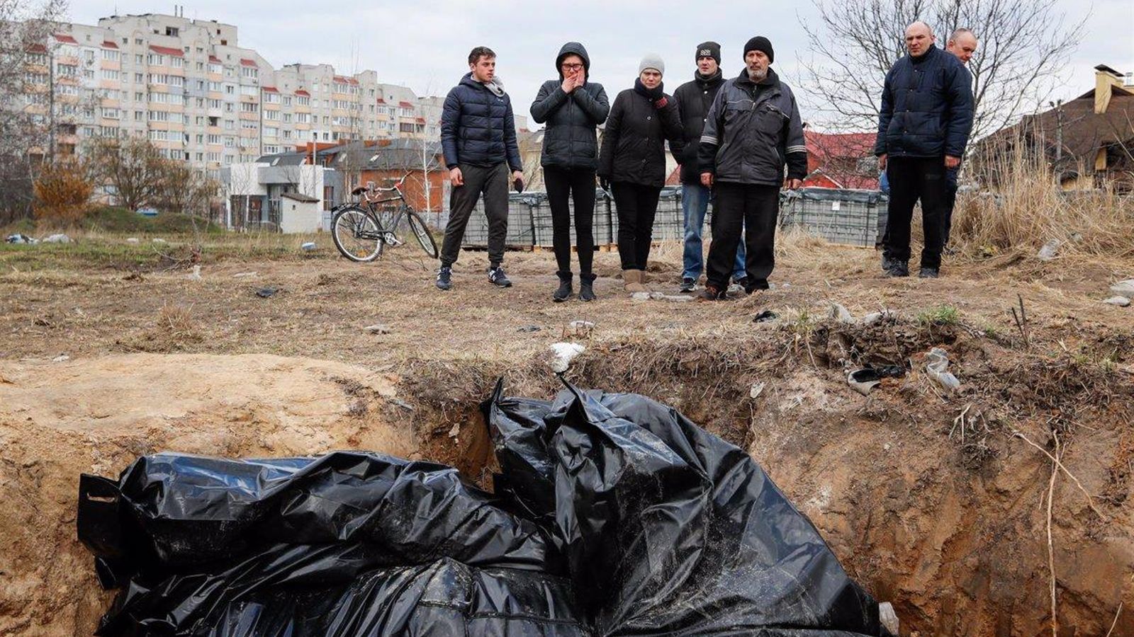 Ucraïna ha trobat 148 morts en huit noves fosses comunes a Kíiv Ucraïna ha trobat 148 morts en huit noves foses comunes a Kíiv