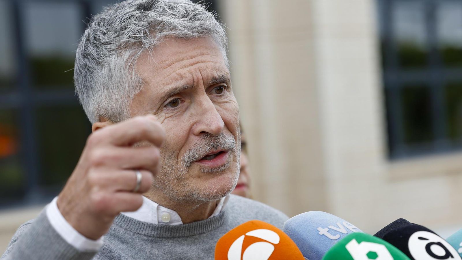 El ministre de l'Interior, Fernando Grande-Marlaska, atén els mitjans a l'Eliana El ministre de l'Interior, Fernando Grande-Marlaska, atén els mitjans a l'Eliana