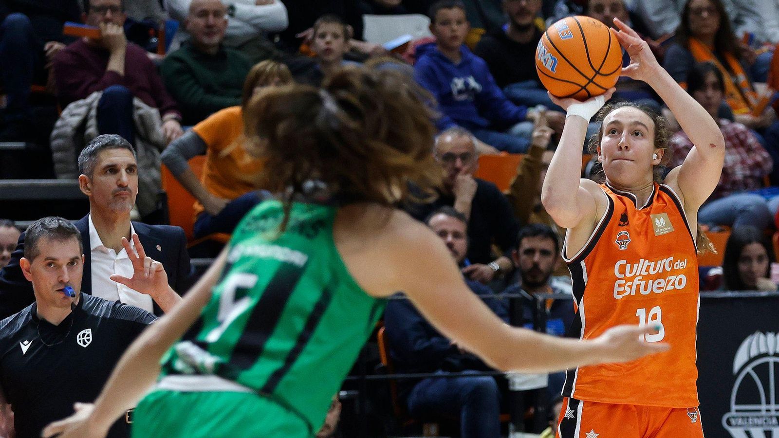 Alicia Flórez, en una acció del duel Alicia Flórez, en una acció del duel