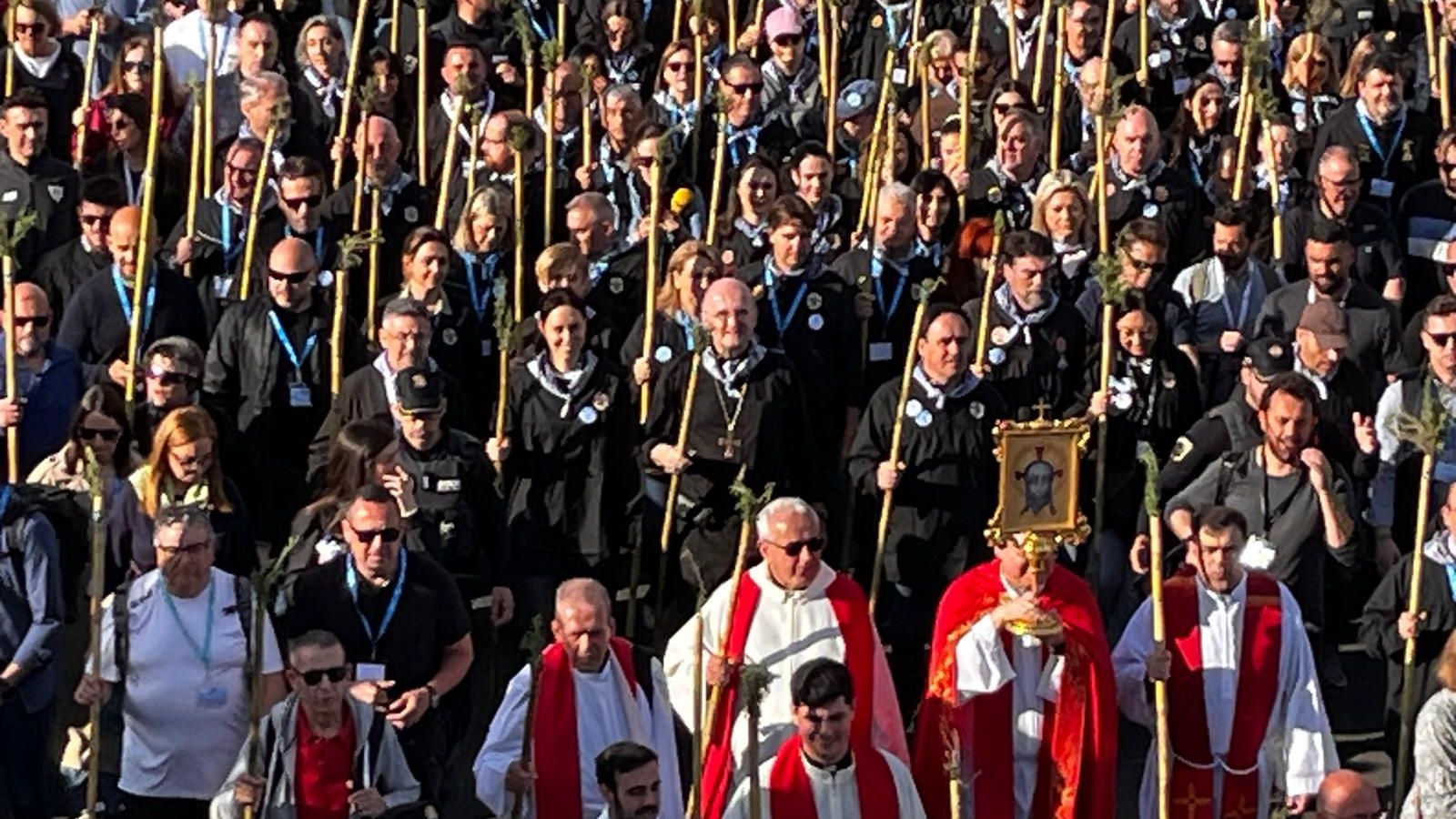 Els representants polítics han encapçalat la comitiva de la romeria