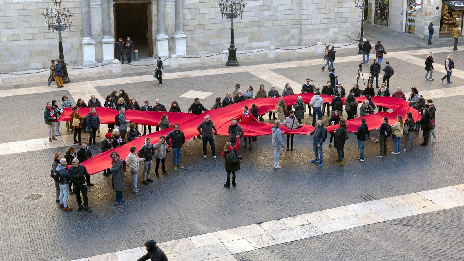 Llaç humà pel dia de la sida a Barcelona