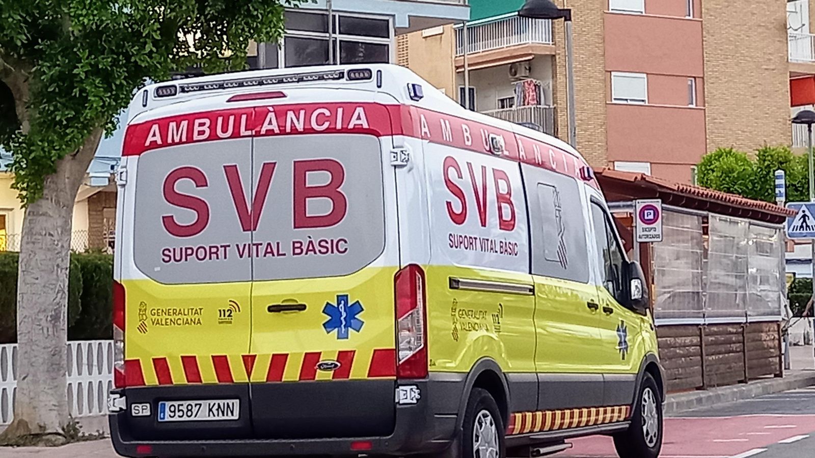 Foto d'arxiu d'una ambulància de Suport Vital Bàsic (SVB)