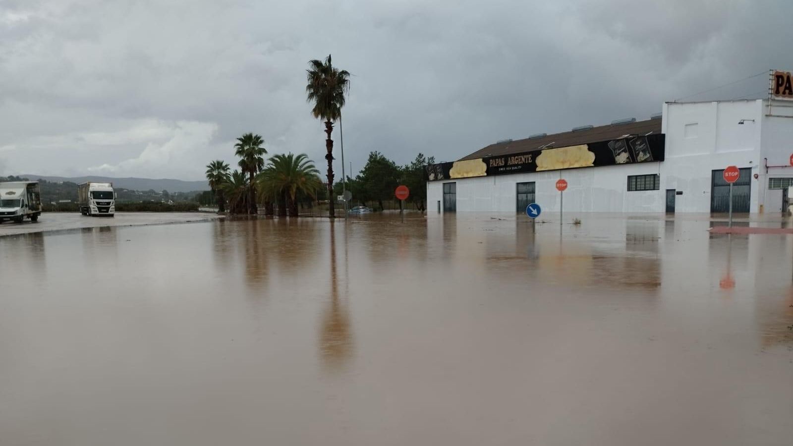 L'accés a Tous per carretera, totalment negat