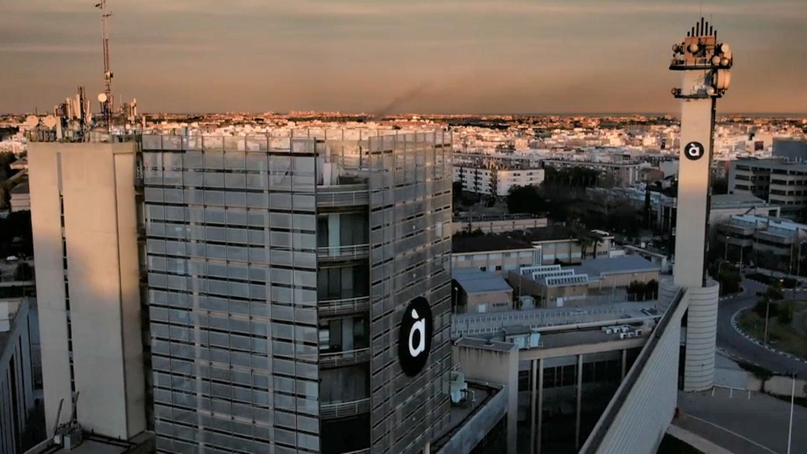Vista de l'edifici d'À Punt Mèdia, a Burjassot