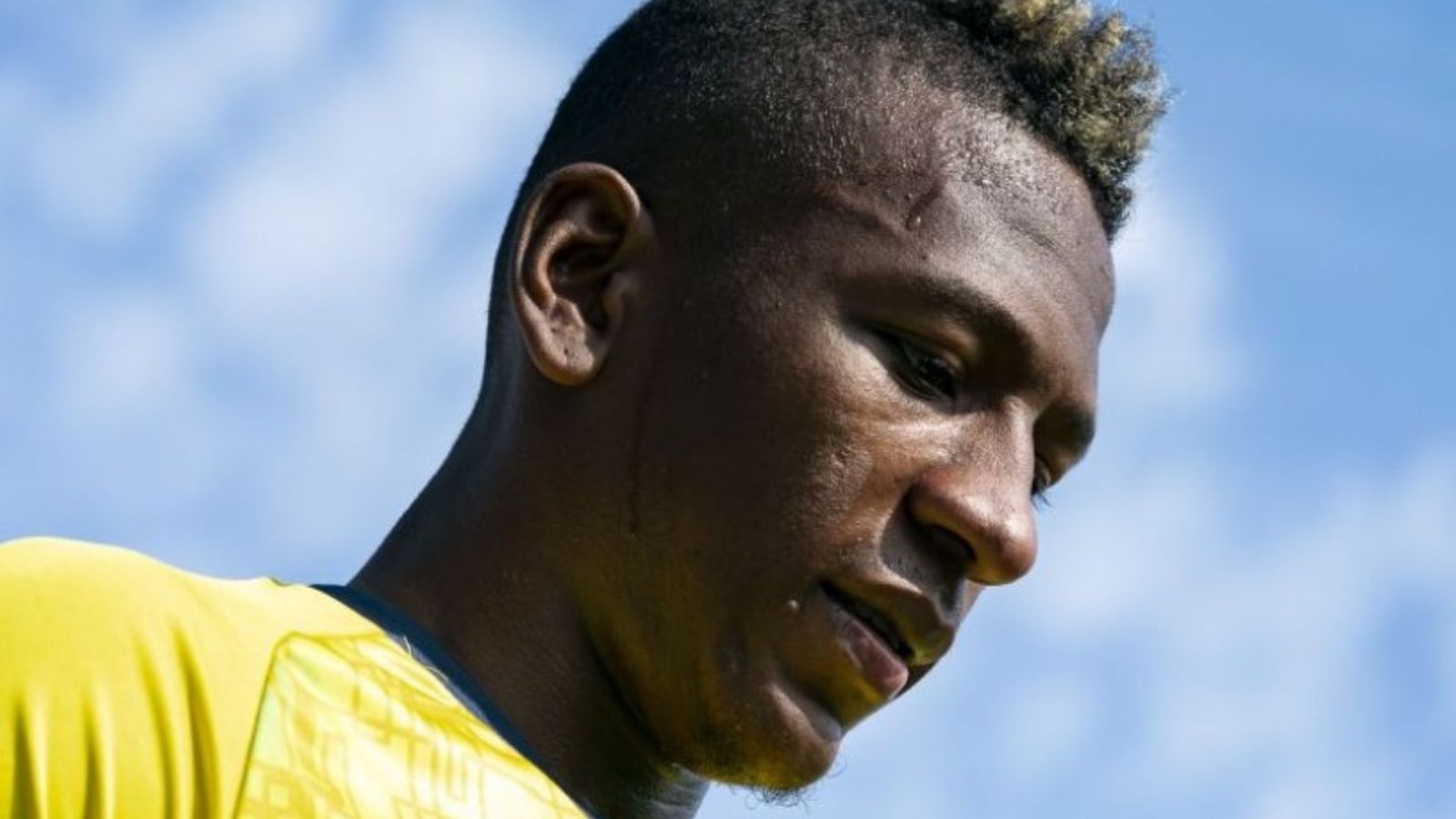 Estupiñán serà baixa tres setmanes per una lesió muscular