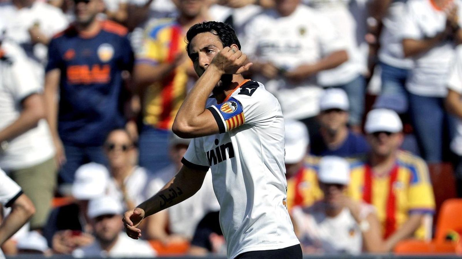 Parejo celebra el primer gol a Mestalla