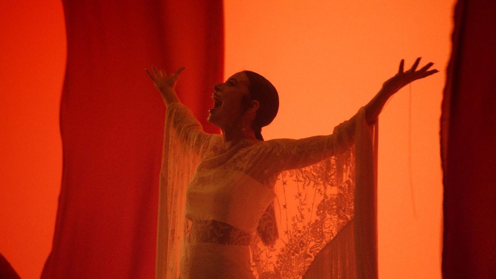 Blanca Paloma en una escena del videoclip d''EAEA'