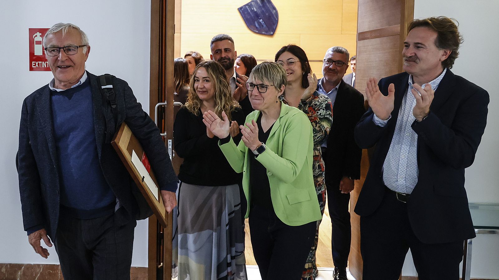 L'exalcalde de València i exregidor de Compromís, Joan Ribó, rep l'aplaudiment dels seus companys