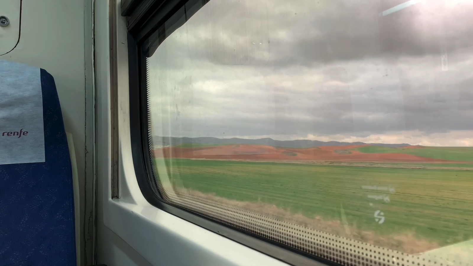 Un jove youtuber valencià reivindica la línia València-Conca-Madrid retransmetent el viatge per les xarxes socials