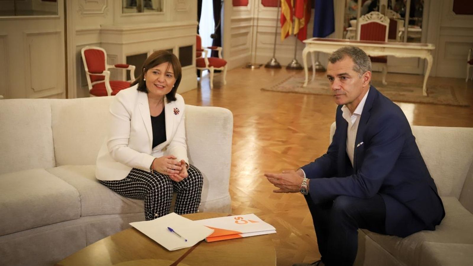 La presidenta del PP de la Comunitat Valenciana, Isabel Bonig, i el líder de Ciutadans, Toni Cantó, en una imatge d'arxiu