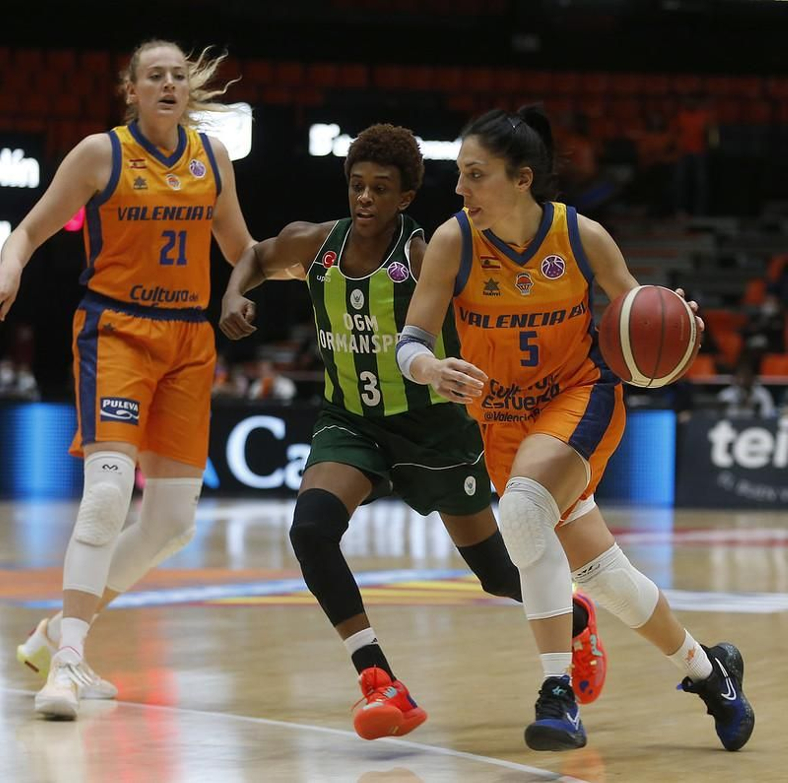 La base del València Basket, Cristina Ouviña, màxima anotadora contra l'Orman