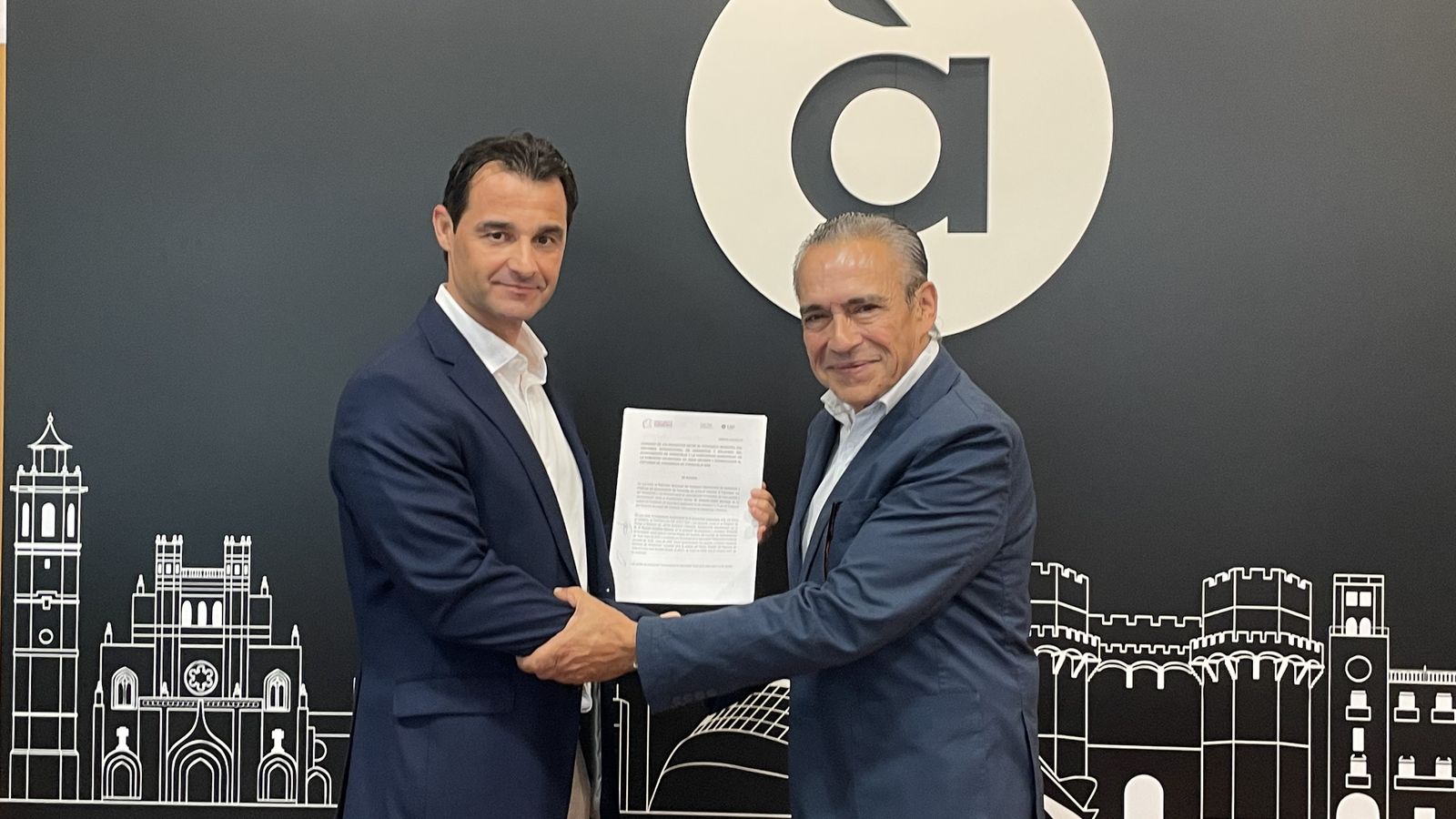 L'Alcalde de Torrevieja,  Eduardo Dolón, i el president de CACVSA, Román Ceballos