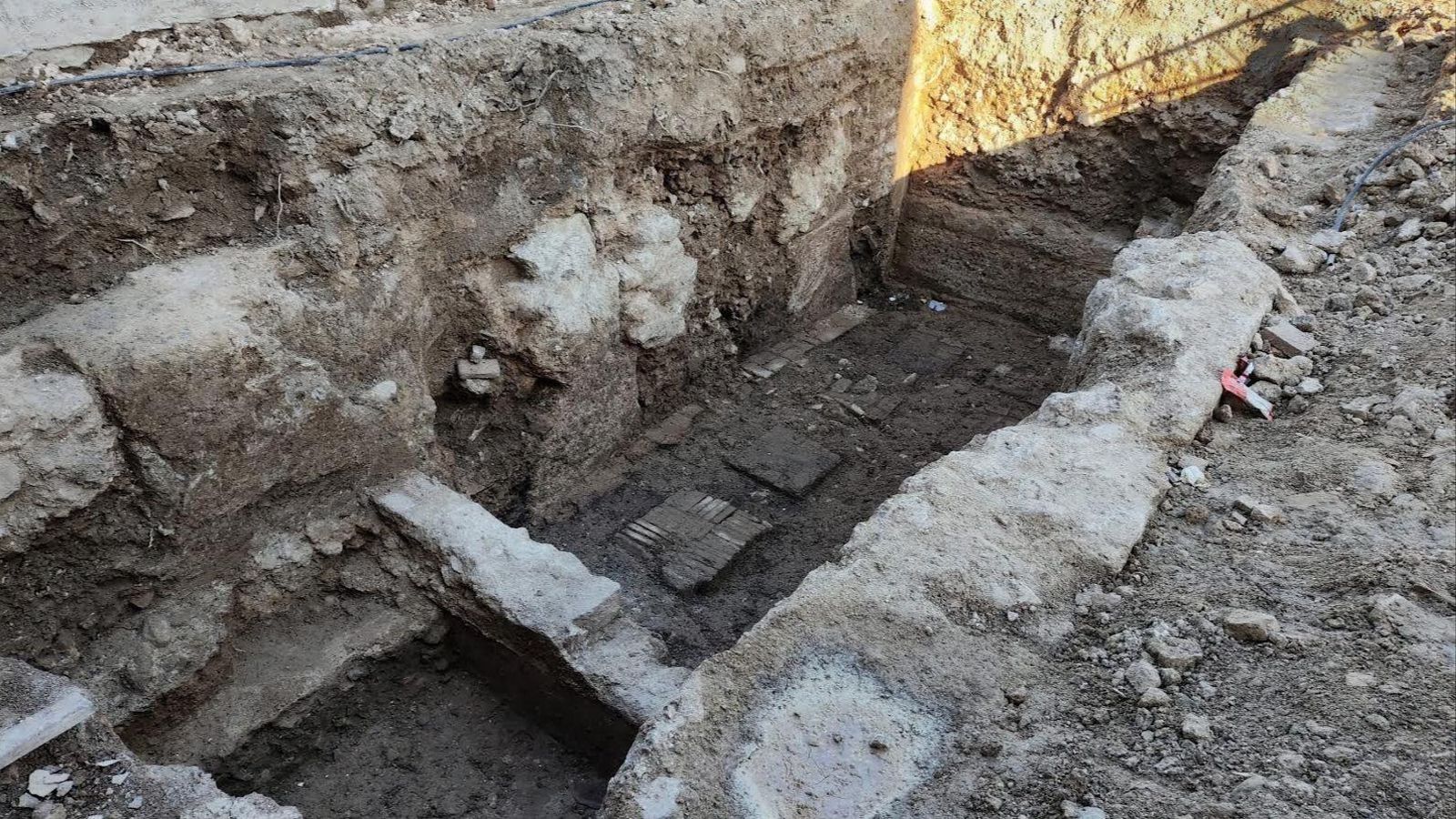 Restes dels antics banys àrabs que han tret a la llum les excavacions del jardí del Palau de Rubalcava