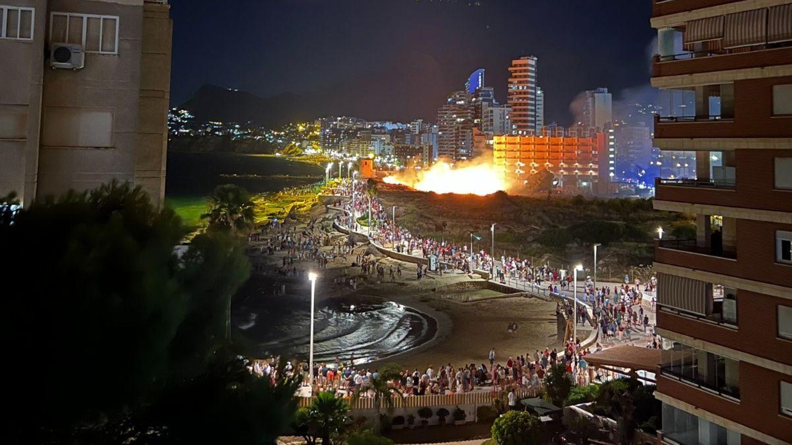 El foc es va iniciar durant la traca final, a causa del fort vent registrat durant la nit