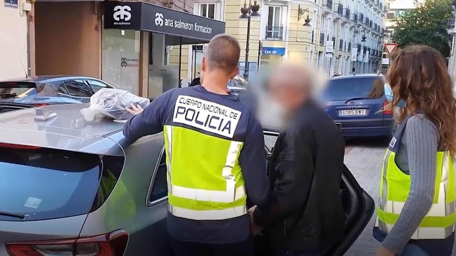 Moment de la detenció de l'home a la ciutat de València