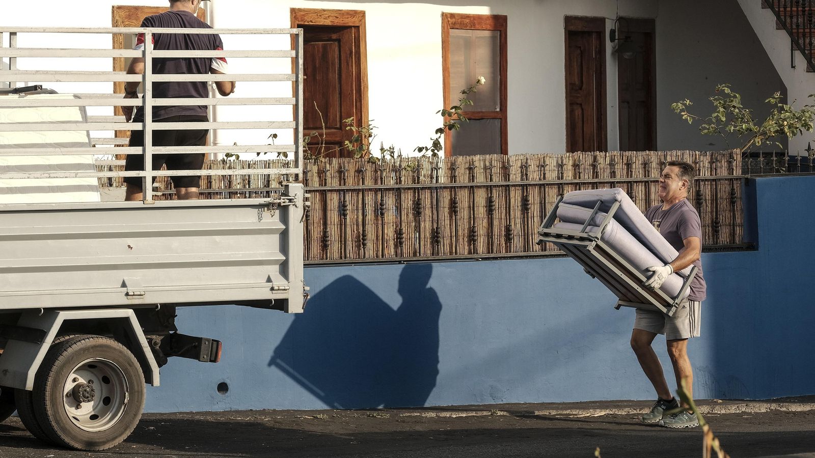 Veïns del barri de San Borondón han tornat a les seues cases a recollir els seus estris