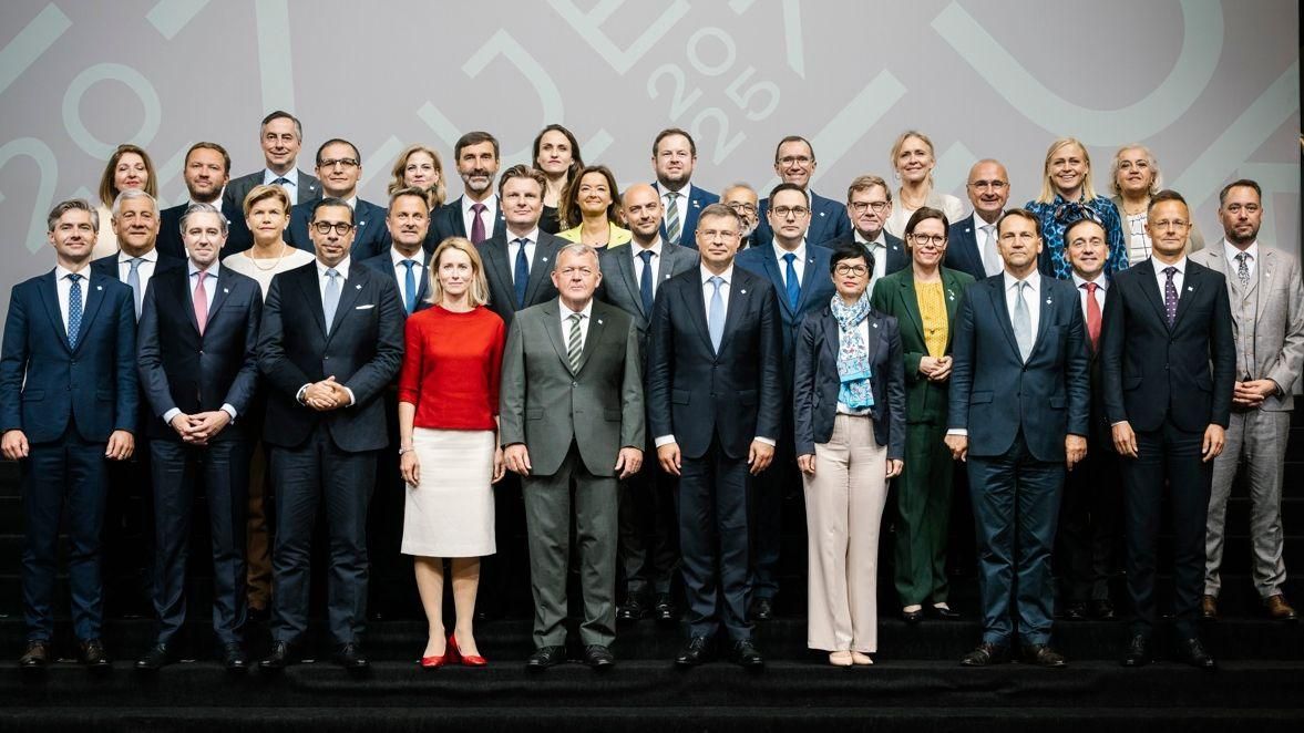 L'espanyol José Manuel Albares (tercer per la dreta) en la reunió informal de ministres d'Exteriors de la UE a Copenhaguen L'espanyol José Manuel Albares (tercer per la dreta) en la reunió informar de ministres d'afers estrangers de la UE a Copenhaguen