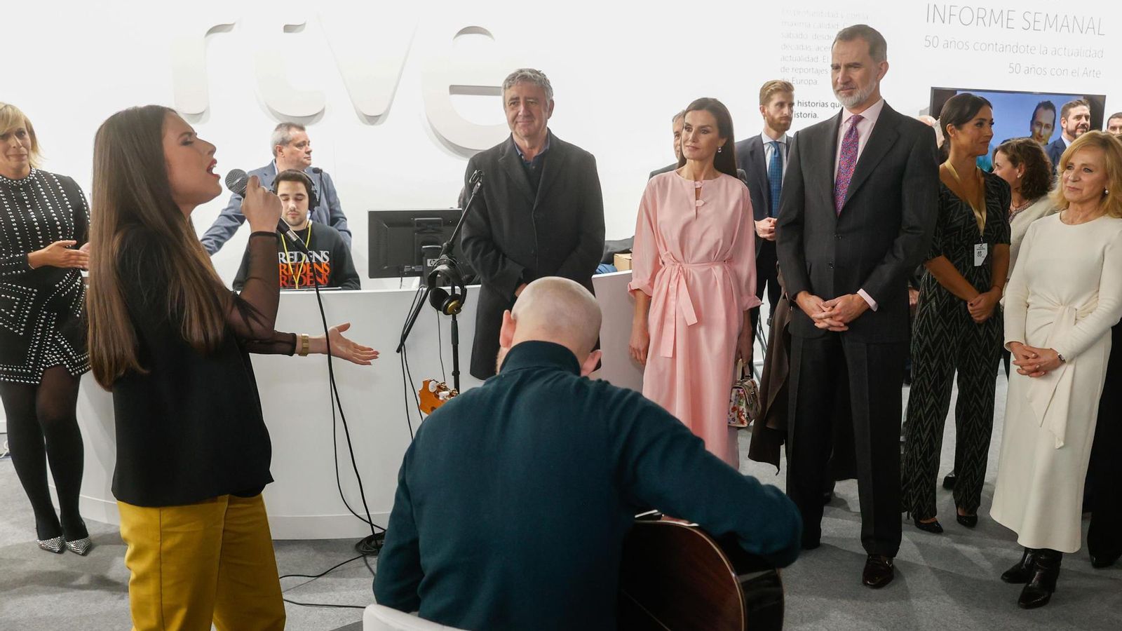 Blanca Paloma canta per ala Reis d'Espanya a la fira Arco