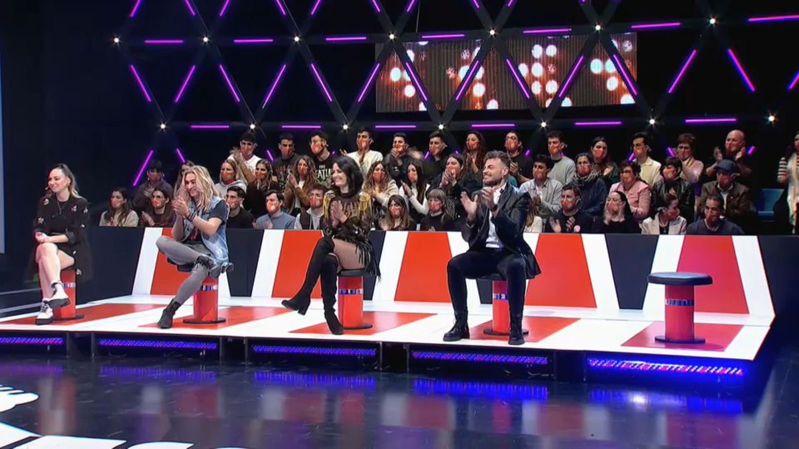 Els membres de l'equip taronja, el de Sarai