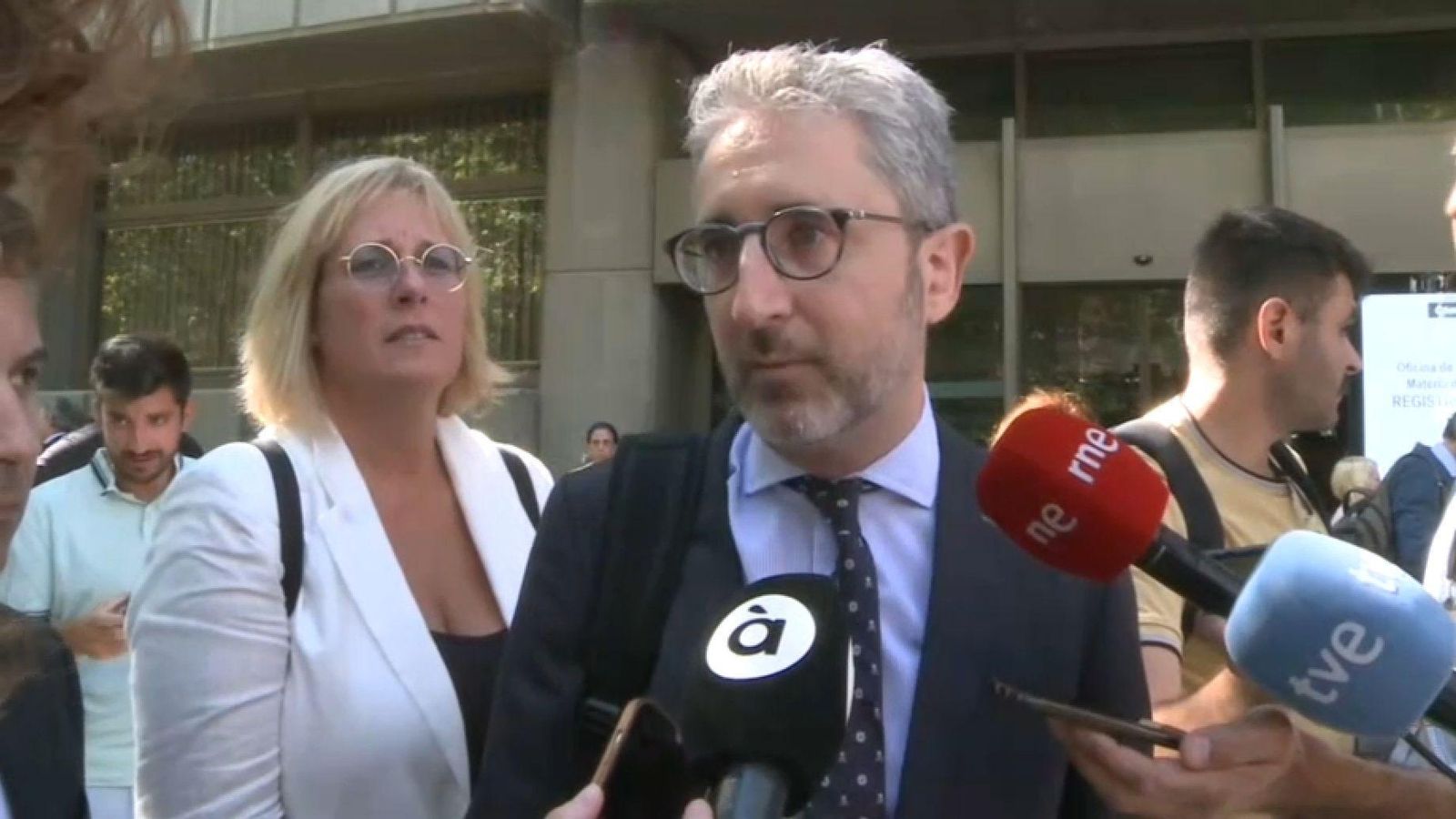 El conseller d'Hisenda, a Madrid, abans d'entrar a la reunió del Consell de Política Fiscal i Financera El conseller d'Hisenda, a Madrid, abans d'entrar a la reunió del Consell de política fiscal i financera