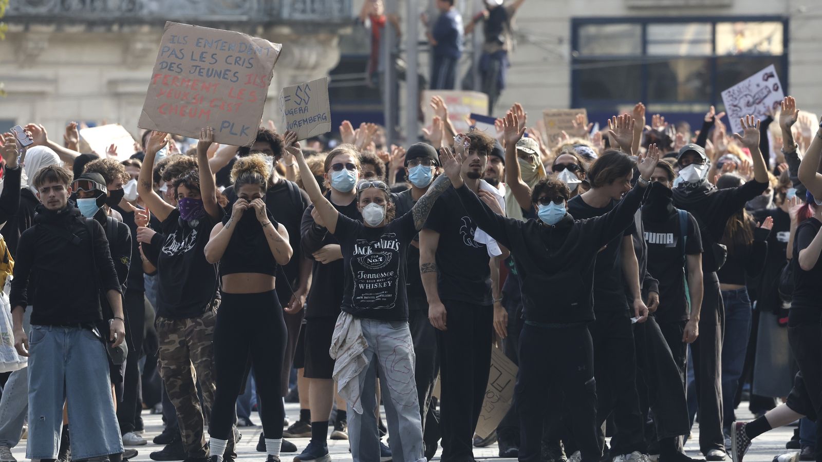 Protestes a França contra les retallades en educació
