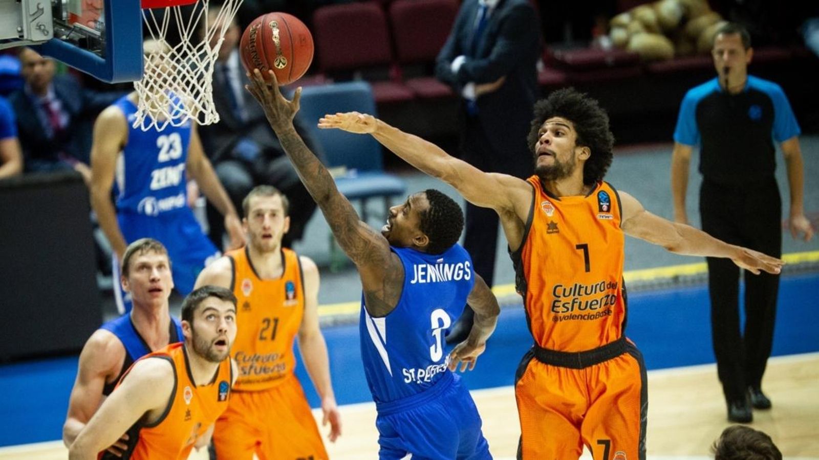 Un moment del partit entre russos i valencians