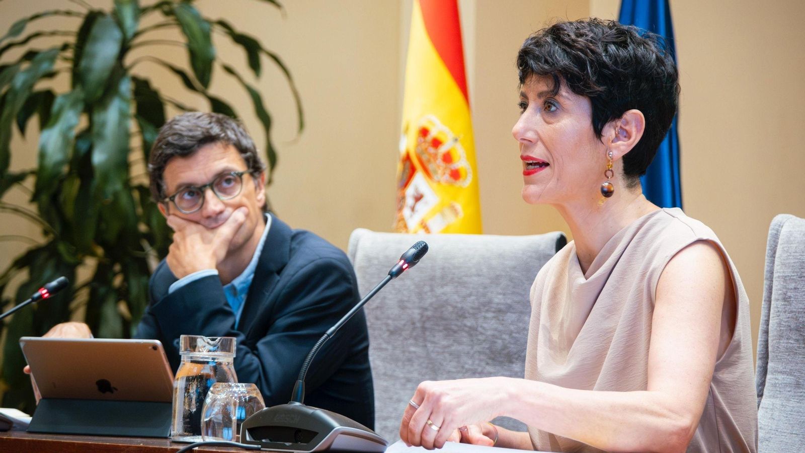 El secretari d'Estat de Seguretat Social i Pensions, Borja Suárez, i la ministra d'Inclusió, Seguretat Social i Migracions, Elma Saiz